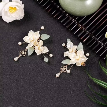 Hanfu hajdíszek készlet camellia motívummal, szív alakú dizájn, bojtos hajcsatok és hajkefe, elektroplatinált ötvözet, egyedi csomagolás