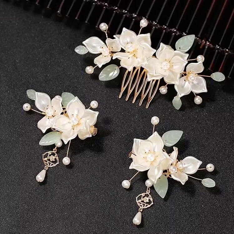 Hanfu hajdíszek készlet camellia motívummal, szív alakú dizájn, bojtos hajcsatok és hajkefe, elektroplatinált ötvözet, egyedi csomagolás