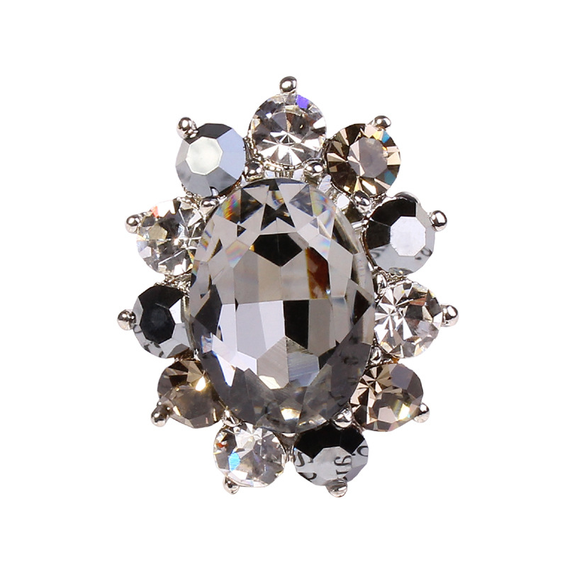 Broš u korejskom stilu s rhinestones – ženski cvjetni dizajn, ugradnja, kamenčići sa zlatnim premazom