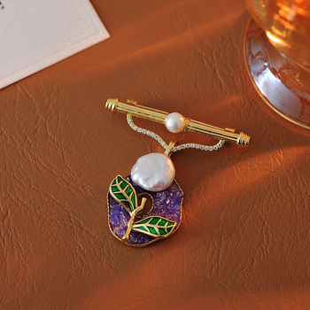 Broš s biserom slatkovodne perle i kristalnom ružom — bakarno legura, cvjetni dizajn, elektroplatiranje, dekorativni dodatak za žene za sakoi/cardigan/šal