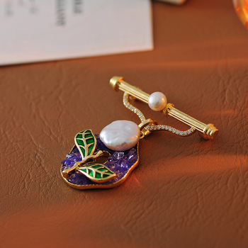 Broš s biserom slatkovodne perle i kristalnom ružom — bakarno legura, cvjetni dizajn, elektroplatiranje, dekorativni dodatak za žene za sakoi/cardigan/šal