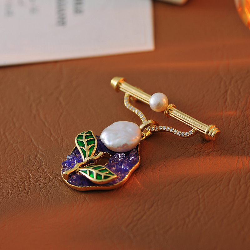 Broš s biserom slatkovodne perle i kristalnom ružom — bakarno legura, cvjetni dizajn, elektroplatiranje, dekorativni dodatak za žene za sakoi/cardigan/šal