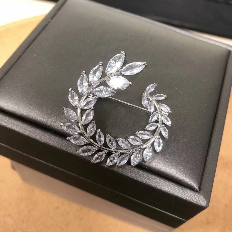 Broșă Profound, cupru, în formă de U, placare electroplată, decorativă