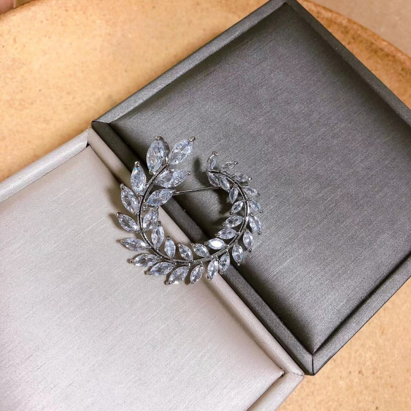 Broșă Profound, cupru, în formă de U, placare electroplată, decorativă