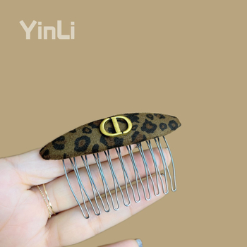 Leopárd mintás hajgörbe vasfogsorral – koreai stílusú hajkiegészítő, textil anyagból, kézzel készített, geometriai dizájn