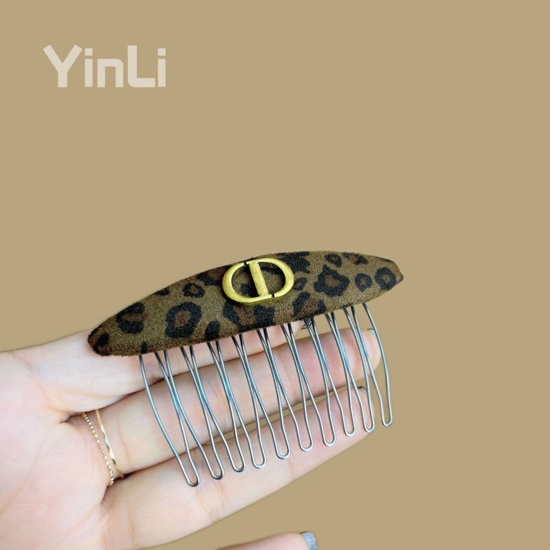 Leopárd mintás hajgörbe vasfogsorral – koreai stílusú hajkiegészítő, textil anyagból, kézzel készített, geometriai dizájn