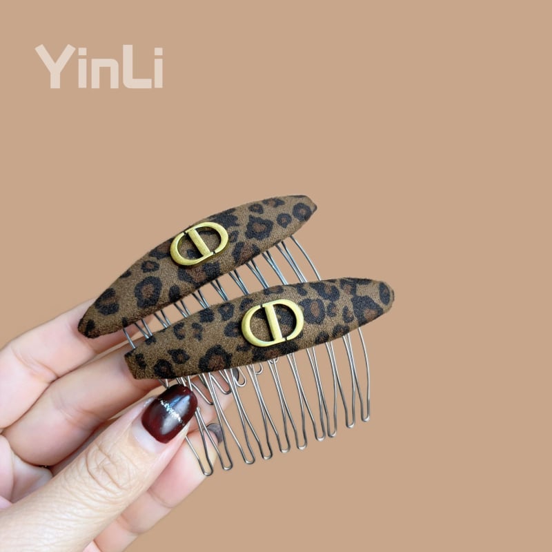 Leopárd mintás hajgörbe vasfogsorral – koreai stílusú hajkiegészítő, textil anyagból, kézzel készített, geometriai dizájn