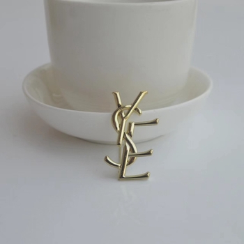 Broșă din aliaj de zinc, design cu litere, pentru decorarea hainelor, unisex, stil Net Red Wind (Material: aliaj de zinc; Modelare: litere; Tratare: electroplacare; Tip: brosă; Funcție: decorare)