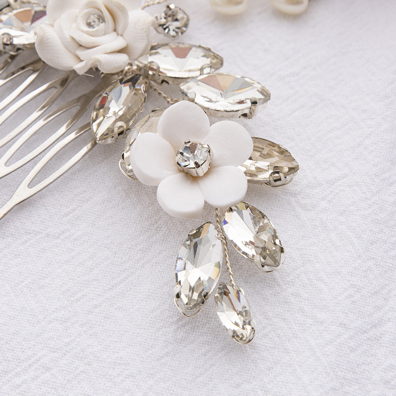 Hajcsat fehér Rhinestone kristályokkal, kézzel készített, geometriai stílus