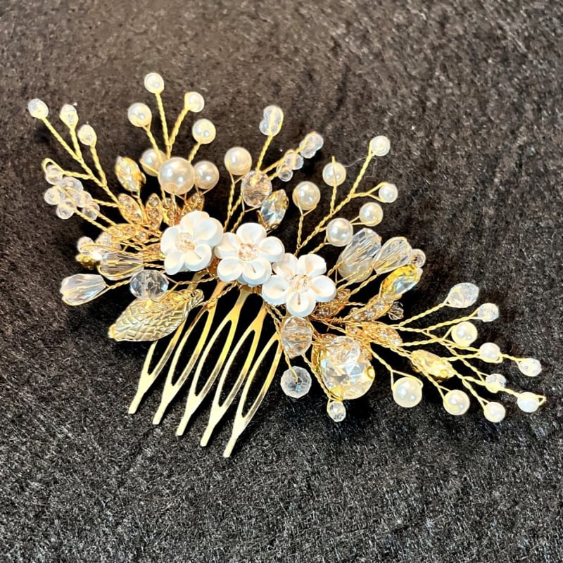 Juukseksessuaar pärlidest ja kristallidest, pööratud kamm, lillekujuline, kudumise tehnika, valged kristallid