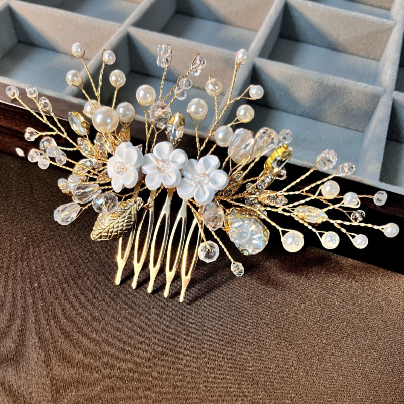 Juukseksessuaar pärlidest ja kristallidest, pööratud kamm, lillekujuline, kudumise tehnika, valged kristallid