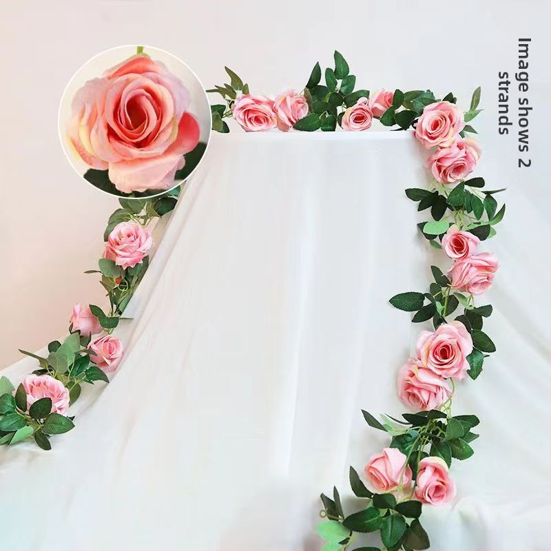 Изкуствени цветя и лози с рози за украса на спалня и сватбено помещение; диамантени акценти. Материали: пластмаса, коприна, пан-изтъкана тъкан. Техника: ембос, инжекционно формоване. Приложение: сватба, фотосесия, домашна декорация.