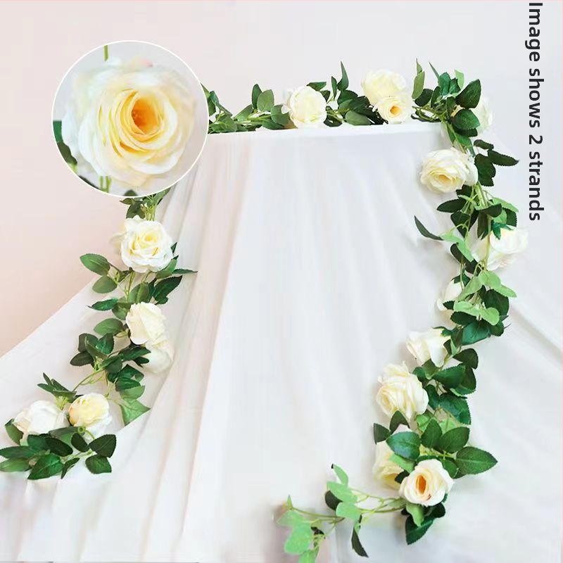 Изкуствени цветя и лози с рози за украса на спалня и сватбено помещение; диамантени акценти. Материали: пластмаса, коприна, пан-изтъкана тъкан. Техника: ембос, инжекционно формоване. Приложение: сватба, фотосесия, домашна декорация.