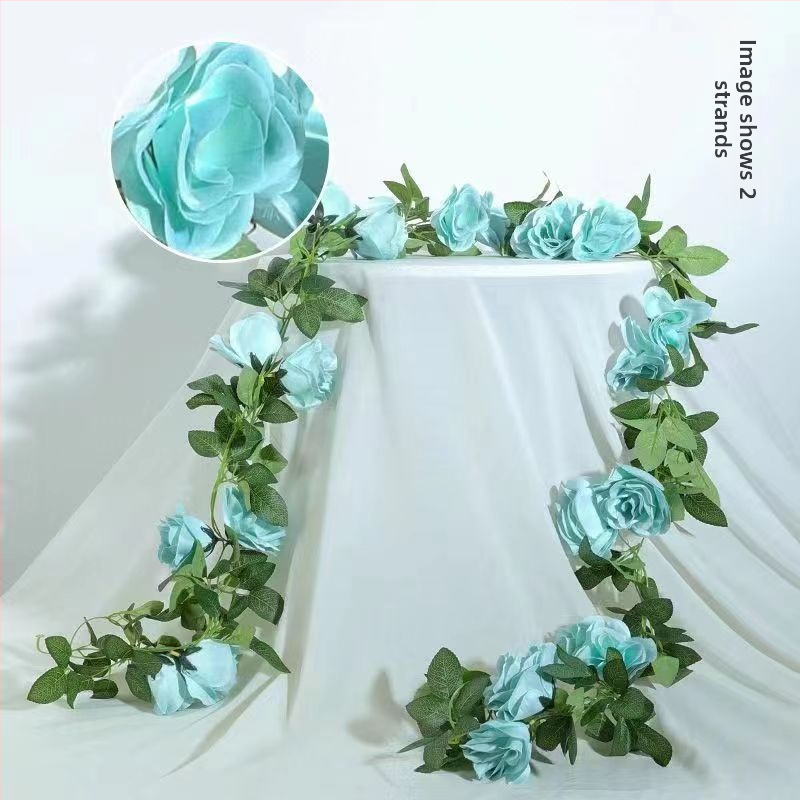 Изкуствени цветя и лози с рози за украса на спалня и сватбено помещение; диамантени акценти. Материали: пластмаса, коприна, пан-изтъкана тъкан. Техника: ембос, инжекционно формоване. Приложение: сватба, фотосесия, домашна декорация.