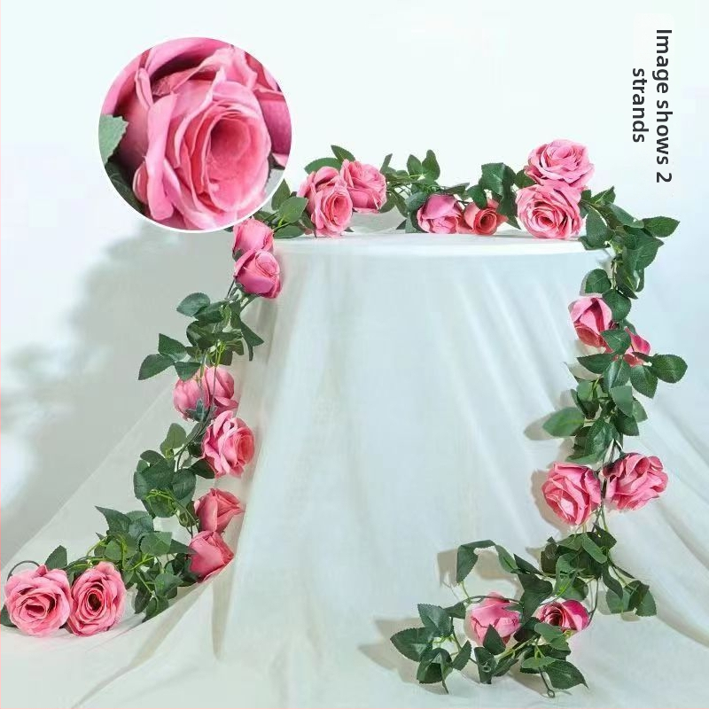 Изкуствени цветя и лози с рози за украса на спалня и сватбено помещение; диамантени акценти. Материали: пластмаса, коприна, пан-изтъкана тъкан. Техника: ембос, инжекционно формоване. Приложение: сватба, фотосесия, домашна декорация.