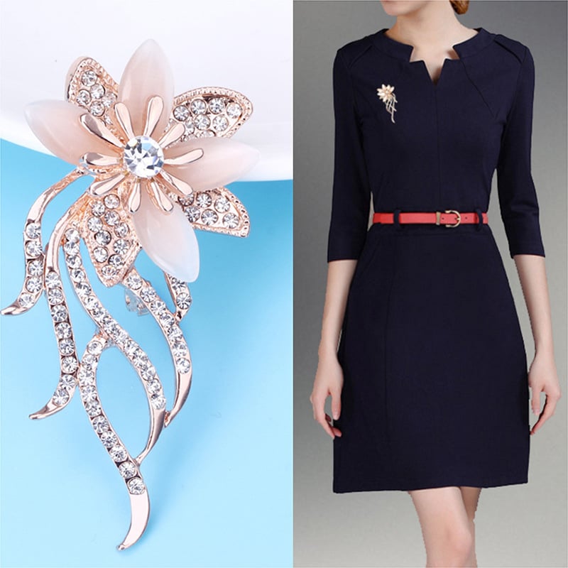 Broșă – Material: aliaj; Stil: feminin, minimalist; Stilizare: flori; Funcție: decorare; Nr. producție: XZ52