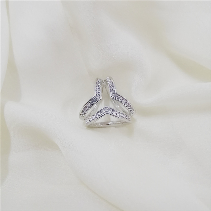 Ötvözet brossa kendőhöz/kendőhöz, szív alakú dizájn, X-típusú háromgyűrűs csattal, aranyozott felülettel, női irodai kiegészítő