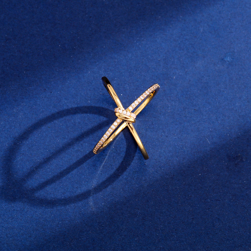 Háromgyűrűs réz sálcsat X-alakú csattal — geometriai forma, elektroplattázott bevonat, modell K017, 2025 tavasza