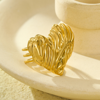 Titánacél sálgyűrű szív alakú textúrával – elektroplakolás, női divatkiegészítő, kettős használat (sál vagy ékszer), Nimai, ősz 2024