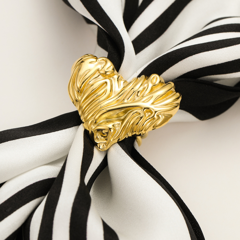 Titánacél sálgyűrű szív alakú textúrával – elektroplakolás, női divatkiegészítő, kettős használat (sál vagy ékszer), Nimai, ősz 2024