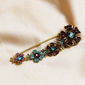 Брошка с цветя, сплав, инкрустирани изкуствени камъни, електроплакиране