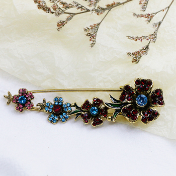 Брошка с цветя, сплав, инкрустирани изкуствени камъни, електроплакиране
