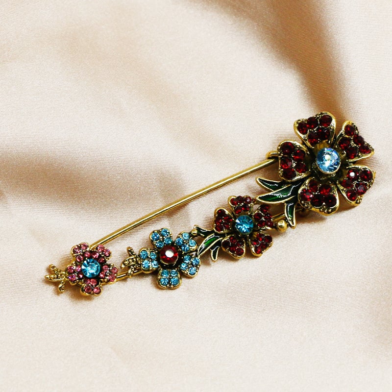 Брошка с цветя, сплав, инкрустирани изкуствени камъни, електроплакиране