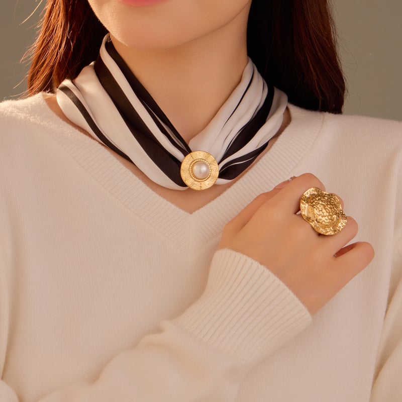 Titánacél gyűrű geometriai textúrával, női divatos stílus, elektroplatázott felület, utazási ajándékként