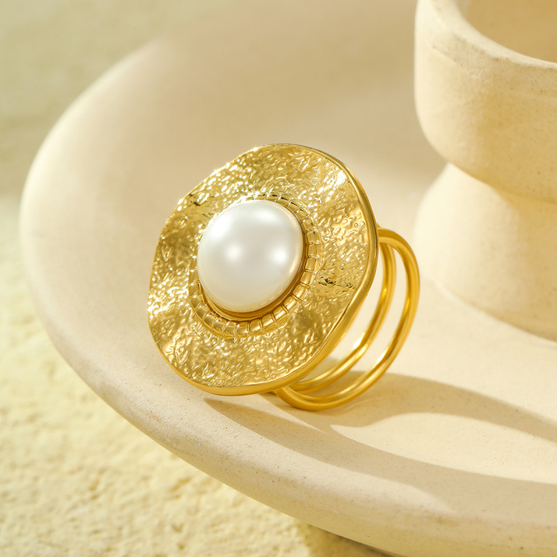 Titánacél gyűrű geometriai textúrával, női divatos stílus, elektroplatázott felület, utazási ajándékként