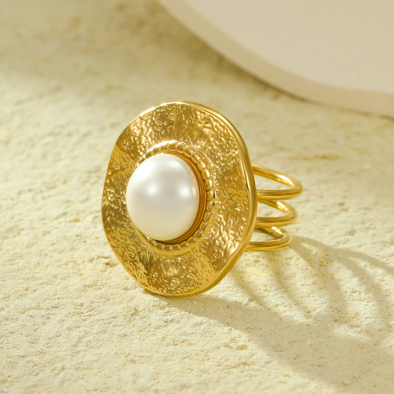 Titánacél gyűrű geometriai textúrával, női divatos stílus, elektroplatázott felület, utazási ajándékként