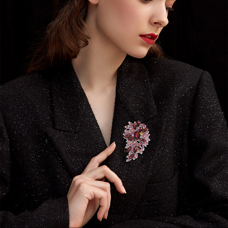 Broșă | Aliaj de zinc | Corsaj de modă | Formă: frunză și picătură | Prelucrare cu diamant | Decorare, Cadou