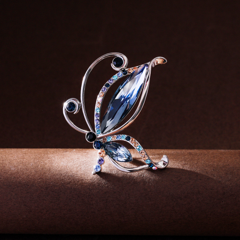 Broșă cu fluture pentru femei – accesoriu elegant pentru paltoane și eșarfe, aliaj de zinc, placare electrolitică, stil lux lejer, primăvara 2024