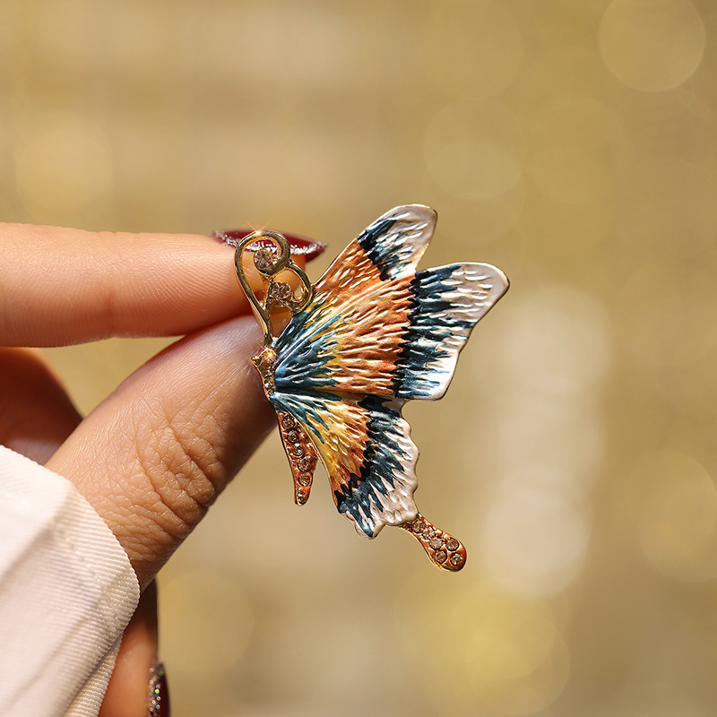 Broșă cu fluture – aliaj, emailată, design insecte, stil retro literar și artistic, finisaj electroplatinat