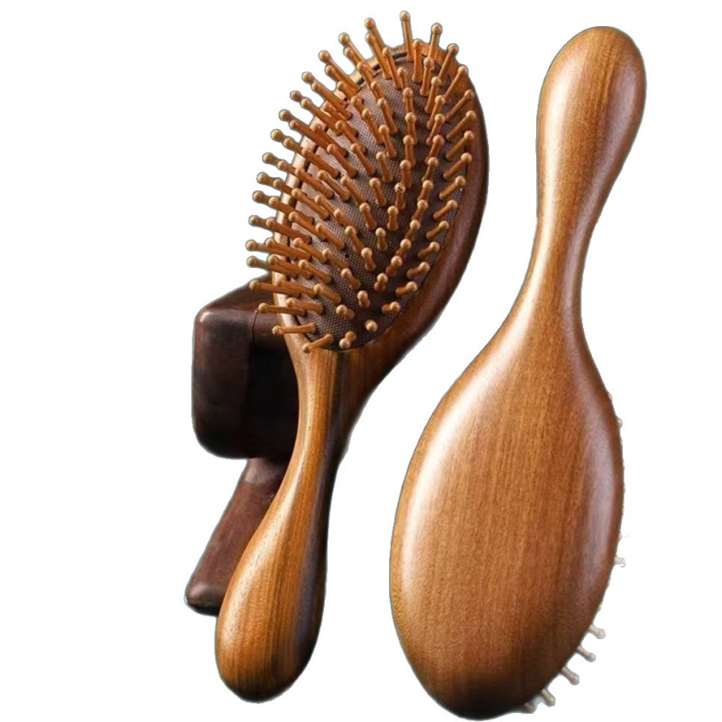 Szantálfából készült elliptikus alakú fésű, légpárnás masszázssal a fejbőrre és hajápolásra, hordozható