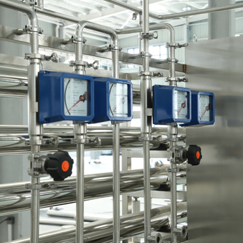 Attīrītas ūdens iekārta (1 t kapacitāte; sekundārā reversā osmoze; filtrēšana farmācijas un kosmētikas rūpniecībai)