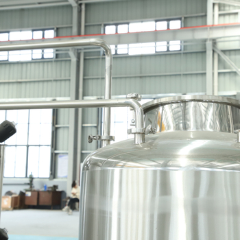 Attīrītas ūdens iekārta (1 t kapacitāte; sekundārā reversā osmoze; filtrēšana farmācijas un kosmētikas rūpniecībai)