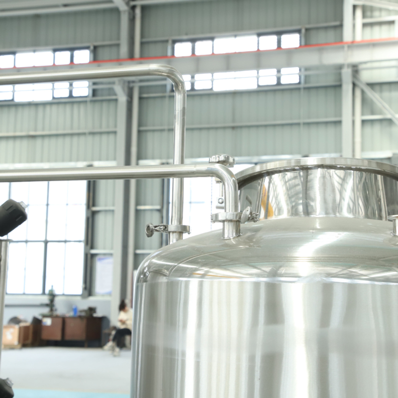 Attīrītas ūdens iekārta (1 t kapacitāte; sekundārā reversā osmoze; filtrēšana farmācijas un kosmētikas rūpniecībai)