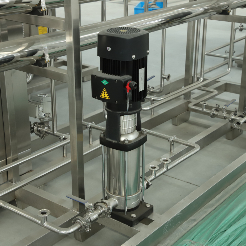 Attīrītas ūdens iekārta (1 t kapacitāte; sekundārā reversā osmoze; filtrēšana farmācijas un kosmētikas rūpniecībai)