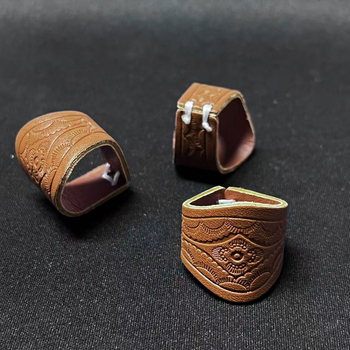 Gravírozott négyszögletes sálcsat PU anyagból, uniszex, irodalmi stílus, standard hossz, 2025 tavasz