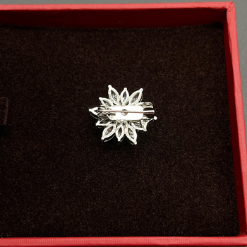 Broșă – stil coreean, design floral, cupru, micro-incrustare, funcție: anti-lumină (Material: Cupru; Stil: Coreean; Design: Floral; Tratament: Micro-incrustare; Funcție: Anti-lumină)