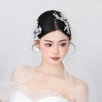 Käsitsi valmistatud pitsilillede juuksekaunistus pruutidele, lihtne naiselik stiil, kangamaterjal, kohandatav, suvi 2024.