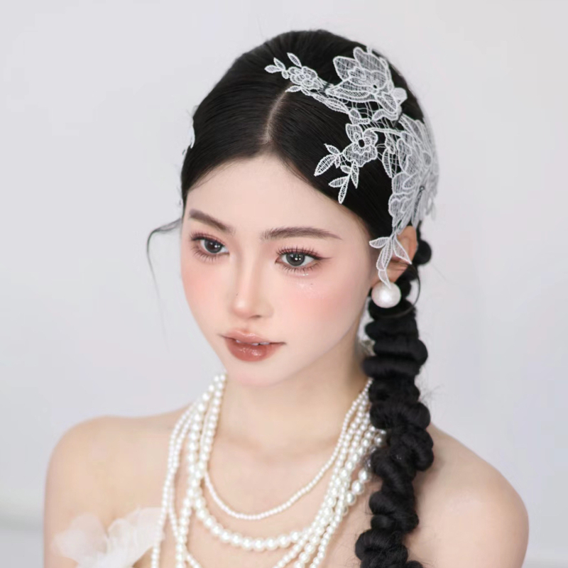 Käsitsi valmistatud pitsilillede juuksekaunistus pruutidele, lihtne naiselik stiil, kangamaterjal, kohandatav, suvi 2024.