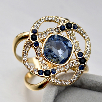 X formájú sálkapocs, ötvözetes anyag, kristály mozaik, virágmotívumok, elektroplakált felület, 2023 tavasz kollekció.