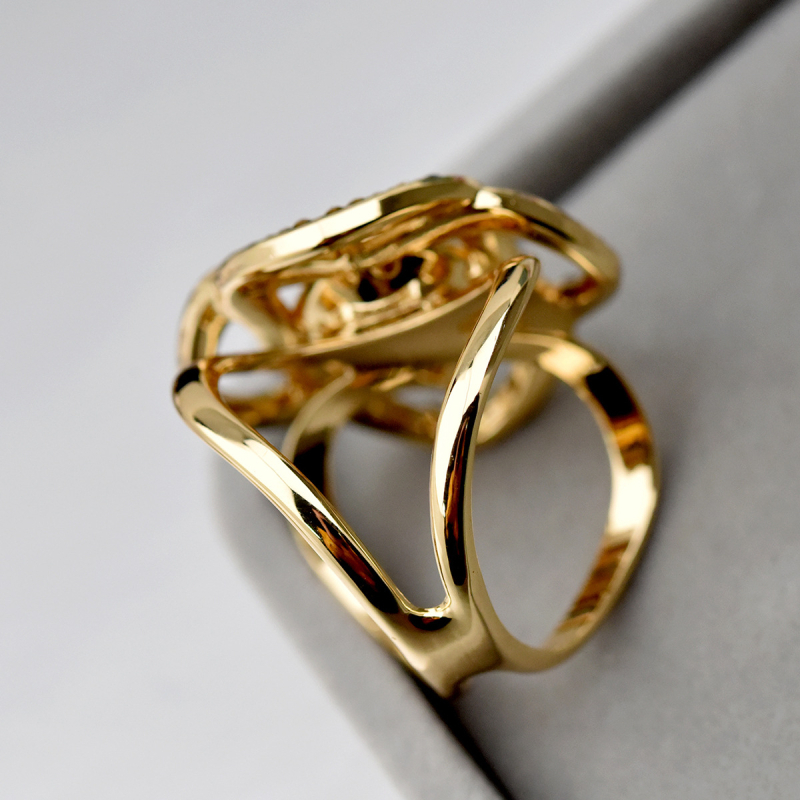 X formájú sálkapocs, ötvözetes anyag, kristály mozaik, virágmotívumok, elektroplakált felület, 2023 tavasz kollekció.