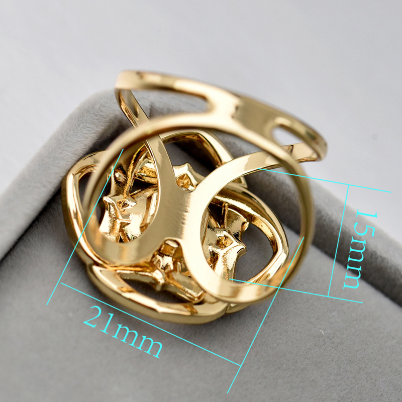 X formájú sálkapocs, ötvözetes anyag, kristály mozaik, virágmotívumok, elektroplakált felület, 2023 tavasz kollekció.