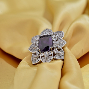 Selyemsálhoz tartozó klipebroš virágmotívummal (réz alap; cirkón-inlay; mikro-inlay; márka Into The Stranger)