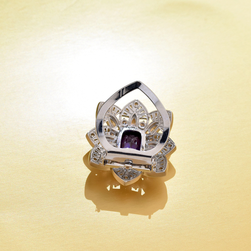 Selyemsálhoz tartozó klipebroš virágmotívummal (réz alap; cirkón-inlay; mikro-inlay; márka Into The Stranger)