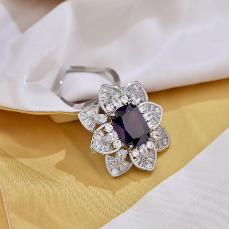 Selyemsálhoz tartozó klipebroš virágmotívummal (réz alap; cirkón-inlay; mikro-inlay; márka Into The Stranger)