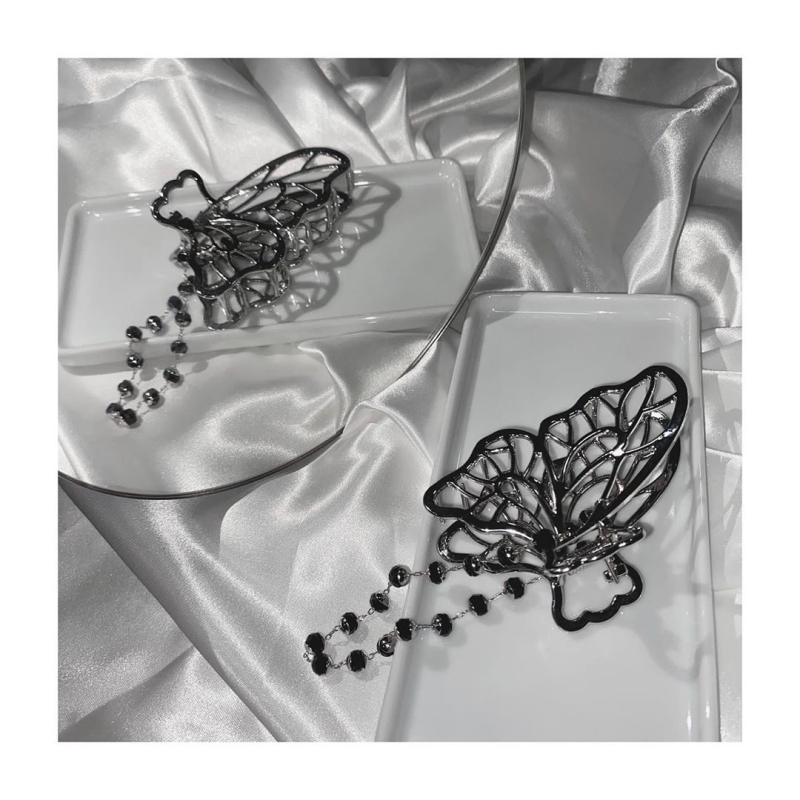 Fém pillangó hajcsat kristálylánccal — koreai stílus, galvanizált felület, hajcsat fogózáras, fejfedő dísz
