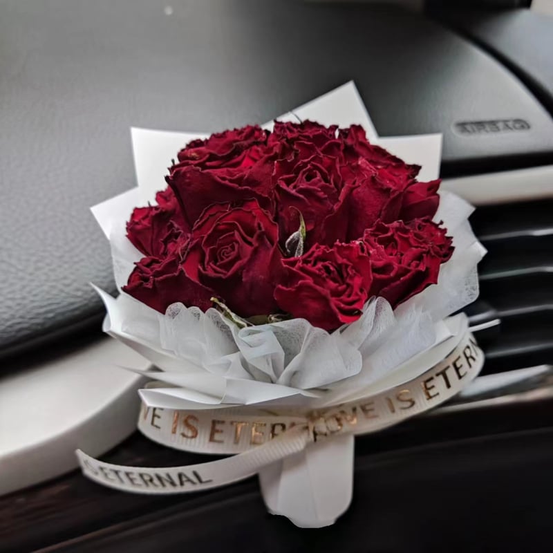 Difuzor auto de aromă cu buchet uscat de trandafiri eterni – decor auto și cadou pentru nuntă sau zi de naștere